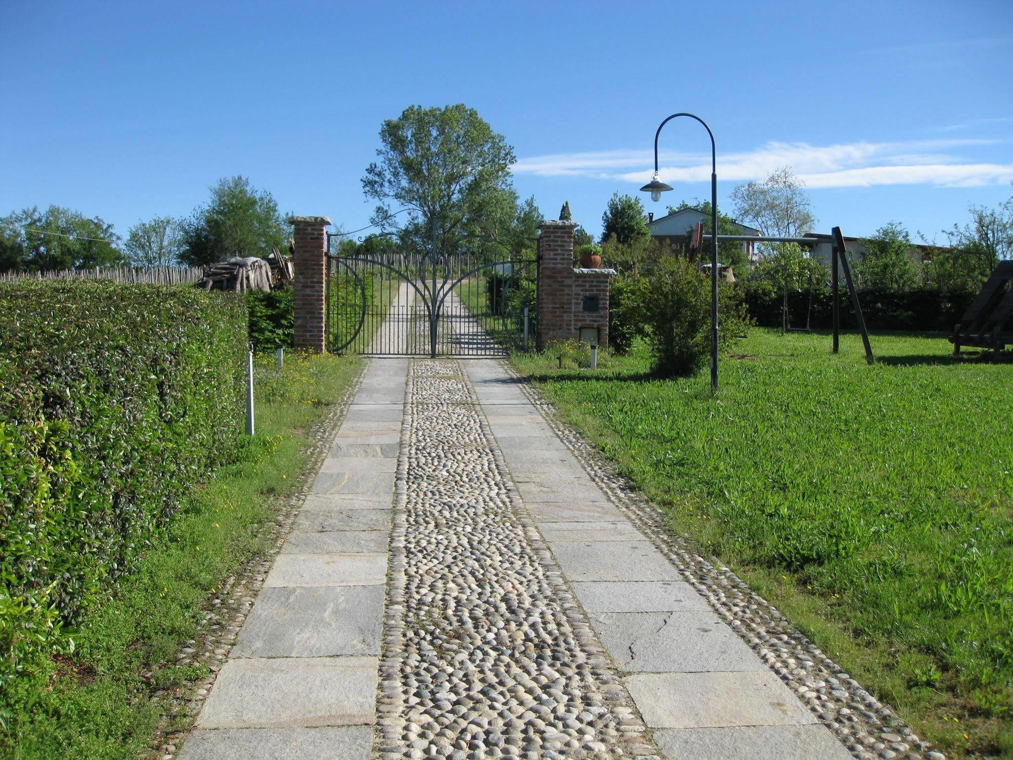 Agriturismo Cascina Ponchietta Montà Exterior foto